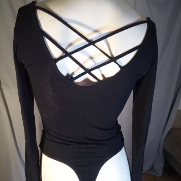 Urban Heritage Black Fitted Bodysuit - Picture 3 of 3